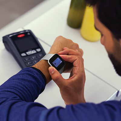 ستاندرد تشارترد مع خدمة Apple Pay