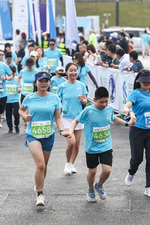 Cn k run vibrantly kicks off 