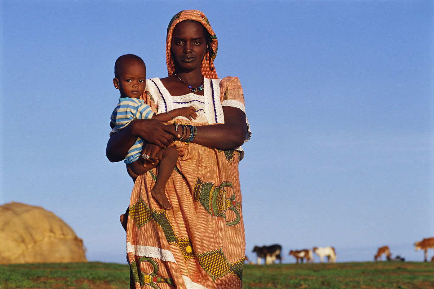 Remi Benali ©, Fulani Woman with Her Child - Niger River, Mali, 2001