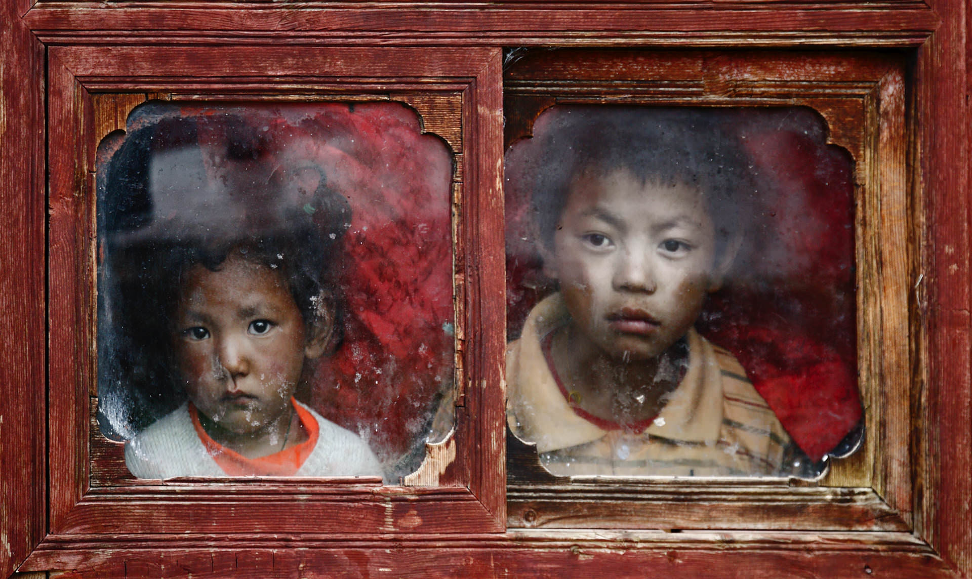 Jean-Claude Louis ©, Boy and Girl in Window, Tagong, Tibet, 2007