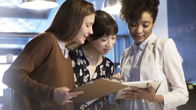 3 young women talking