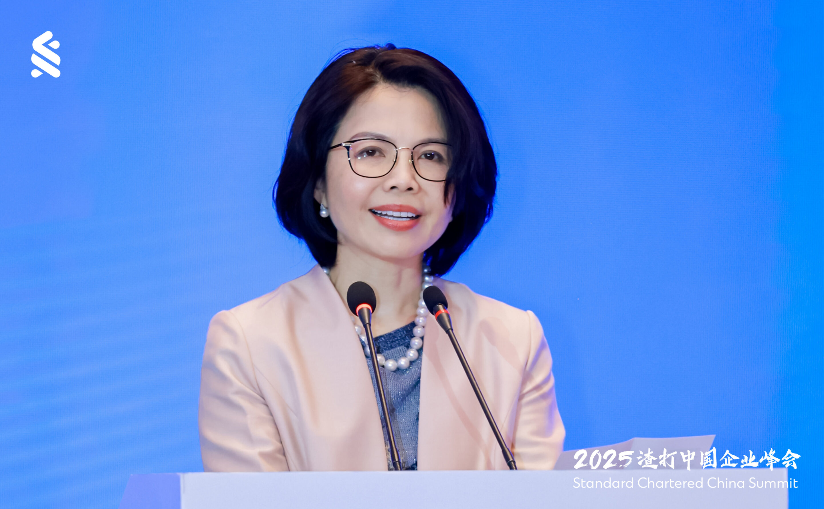 image of jean lu speaking at standard chartered china summit