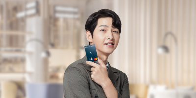 Song Joong-ki Oppa posing with Standard Chartered Cathay Mastercard - Priority Banking