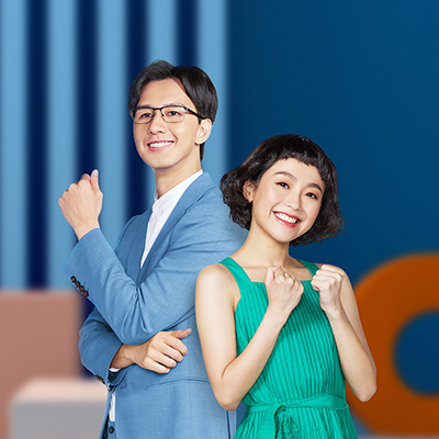 Man in sky blue suit & lady in green dress smiling, image for Standard Chartered Debt Consolidation Program