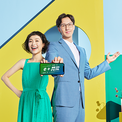 Happy young couple with a mobile showing "instant approval" text, promoting Standard Chartered Personal Instalment Loan