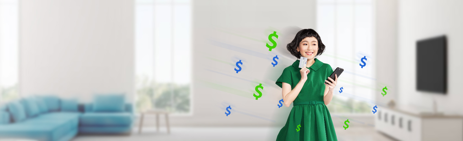 一名身穿綠色連身裙的年輕女士開心地使用她的手機及拿着渣打Smart卡